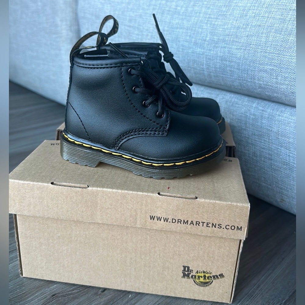 Dr. Martens BRAND NEW w/ box BLACK size 5